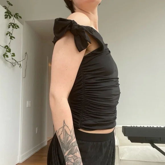 Cutesie Black Off-Shoulder Top - Picture 4 of 7